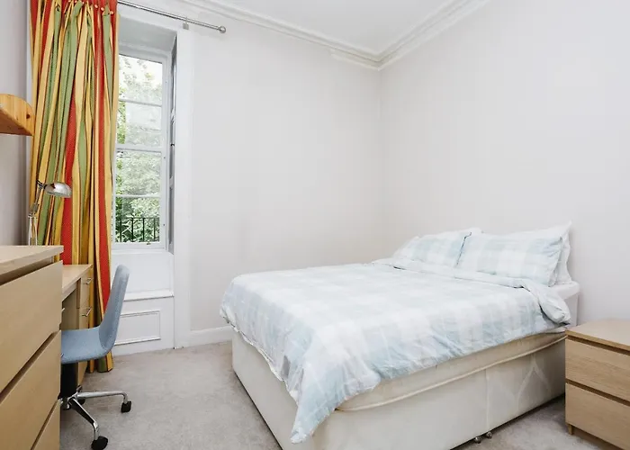 Fabulous 5 Double Bedroom Old Town * Edimburgo