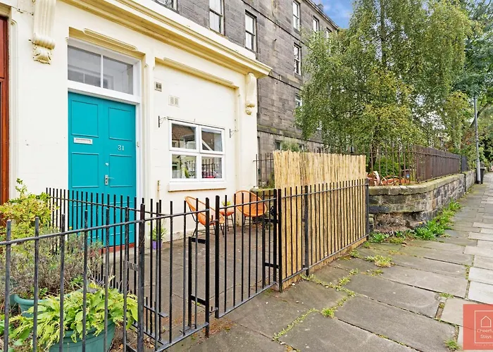 Cheerful Stays: Spacious Flat In Vibrant Leith 아파트 에든버러