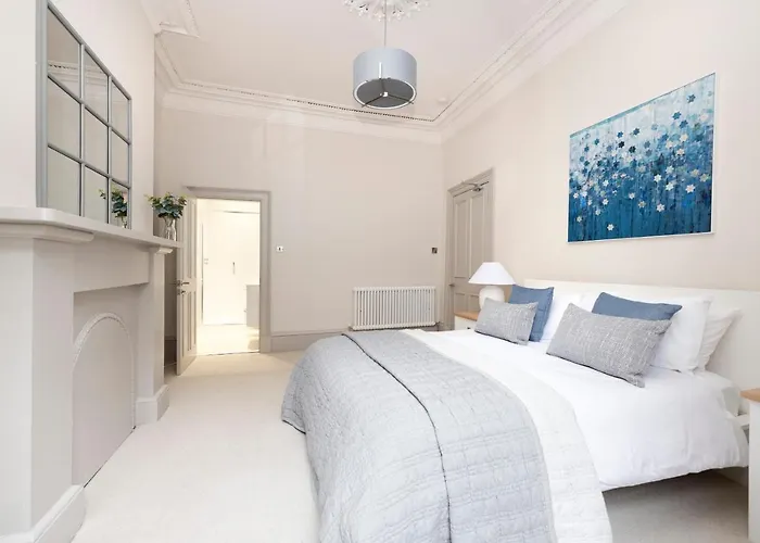 Apartment Stylish 3-bedroom Getaway