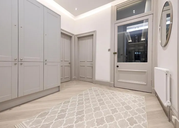 Stylish 3-bedroom Getaway Apartment