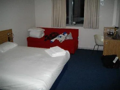 Travelodge Airport 3*