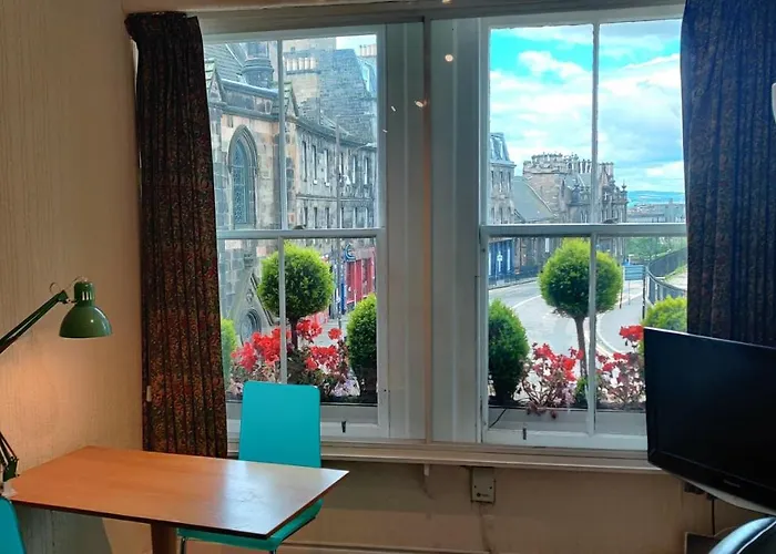 Royal Mile Apartment, 1 Minute From The Castle. Edinburg