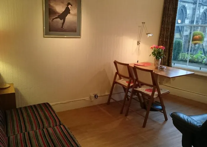 Royal Mile Apartment, 1 Minute From The Castle. Edinburg