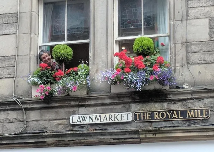 Royal Mile Apartment, 1 Minute From The Castle. Edinburg