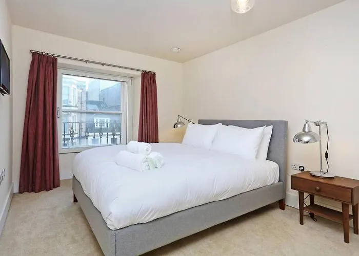 Stunning West End Hub דירה *