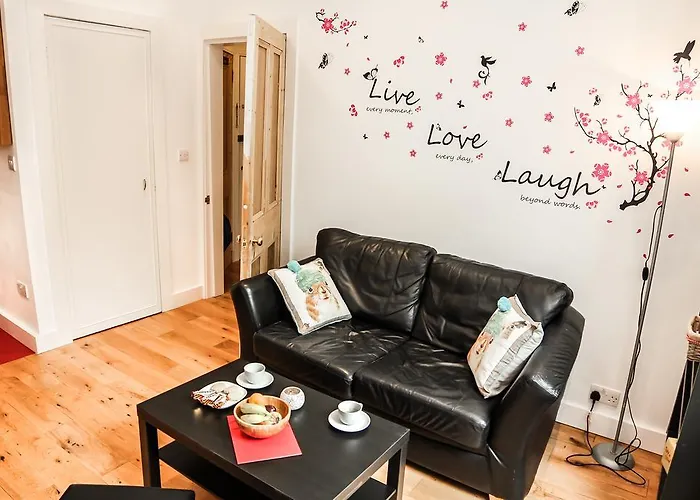شقة Chic & Bright Flat Near Holyrood Park إدنبرة