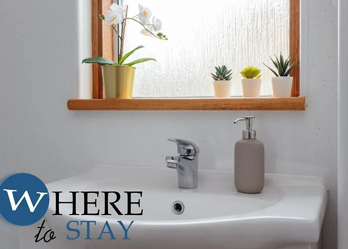 Lovely By The Hillwood Park-free Parking אדינבורו