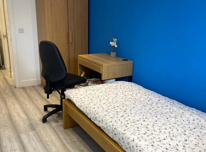 One Bedroom In Spacious Bungalow, Free Parking & Private Entrance Edinburgh