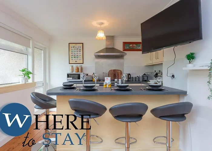 Lovely By The Hillwood Park-free Parking Apartment *