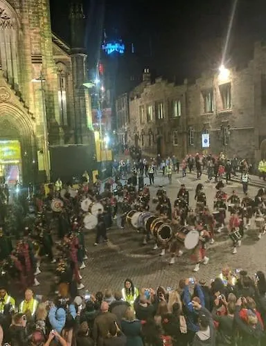 Royal Mile Apt, Just 1 Min From Castle! דירה