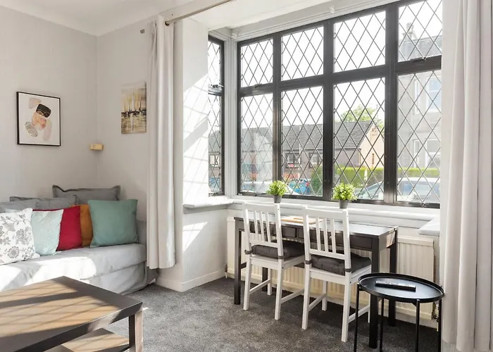 Lovely 3bed House-private Parking Edinburgh