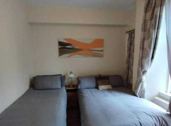 Appartamento 2 Bedrooms Flat Central Edinburgh, Sleeps 6, In The Shadow Of Holyrood Park And Arthur's Seat With Free Parking, Two Bed Edimburgo