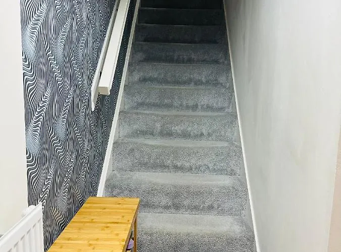 빌라 Modern 3 Bed With Free Parking And Garden Close To Center And Airport