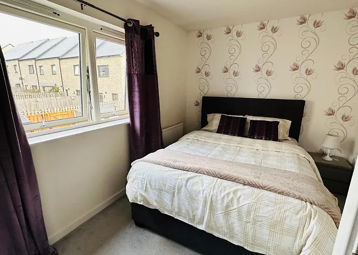 Modern 3 Bed With Free Parking And Garden Close To Center And Airport 빌라 *