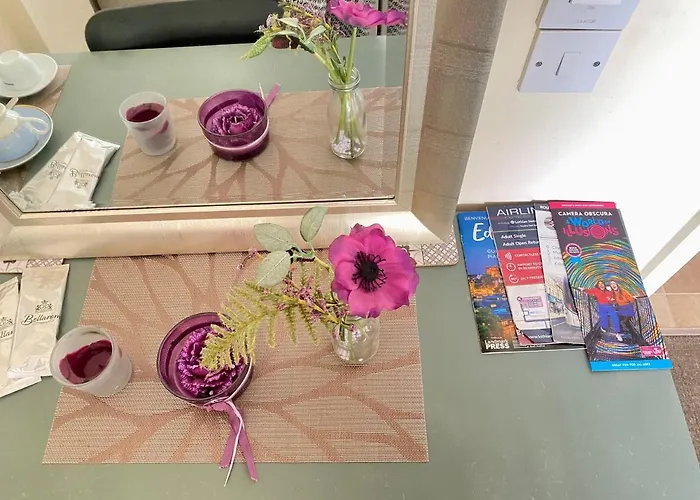 בית אירוח Lovely Double With Private Bathroom And Double With Shared Toilet & Parking Free *