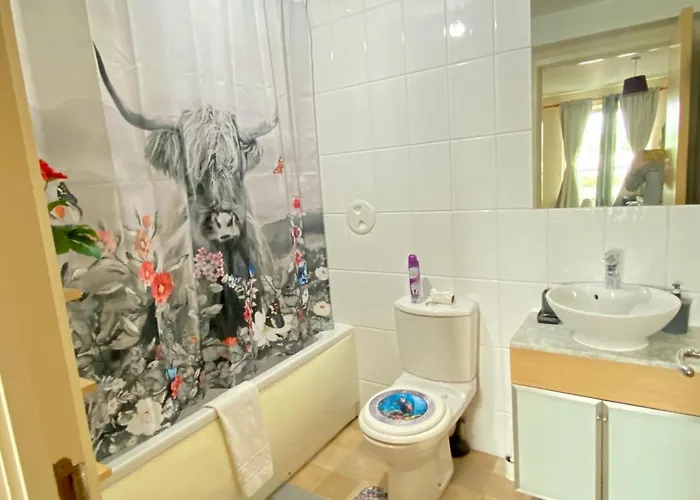 בית אירוח Lovely Double With Private Bathroom And Double With Shared Toilet & Parking Free