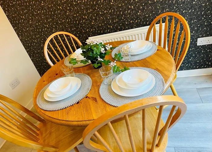 빌라 Modern 3 Bed With Free Parking And Garden Close To Center And Airport