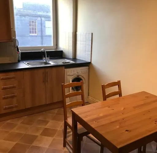 3 Bedrooms In Blackwood Crescent *