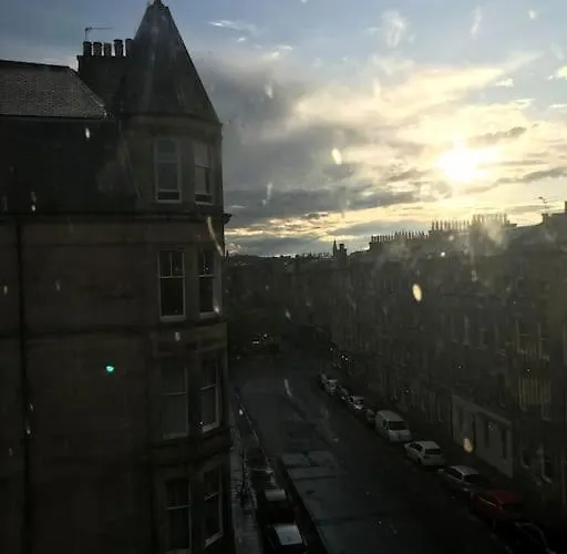 3 Bedrooms In Blackwood Crescent 爱丁堡