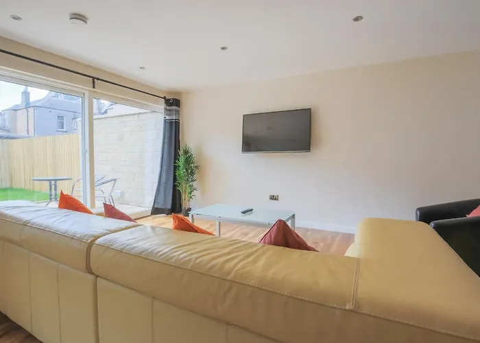 Stylish Modern Newly Built 15 Min From Centre Apartament