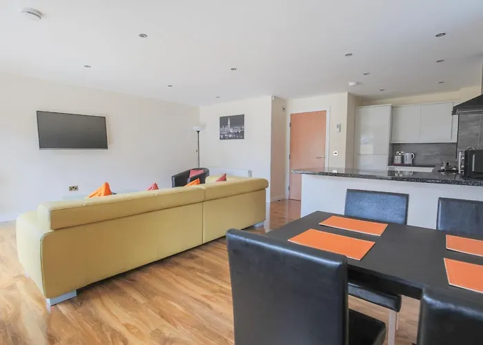 Stylish Modern Newly Built 15 Min From Centre