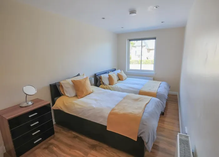 Stylish Modern Newly Built 15 Min From Centre *