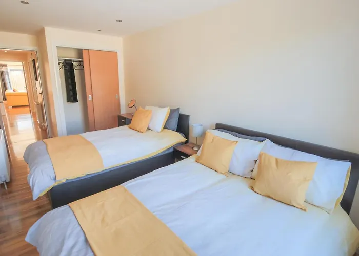 Stylish Modern Newly Built 15 Min From Centre *