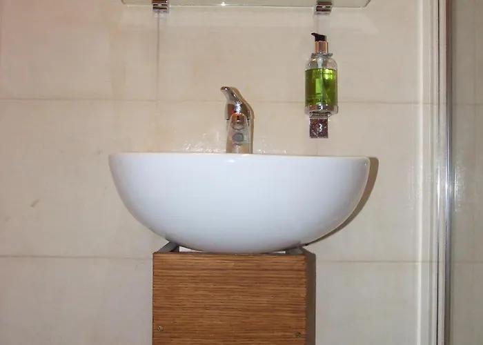 Konukevi Leith House 3*