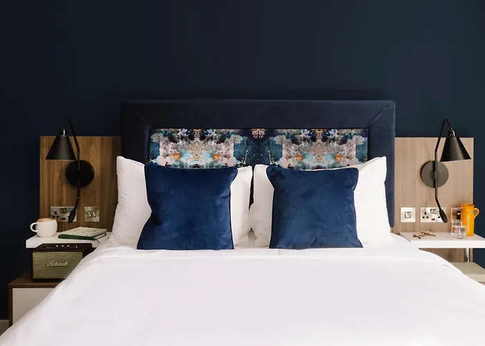 Heeton Concept Queen Street 4*