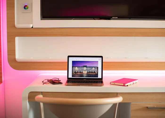 Yotel Отель 4*