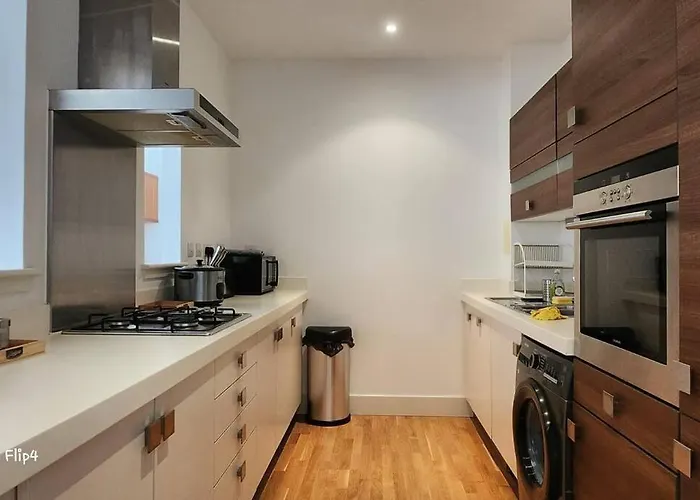 Апартаменты Spacious 2 Bedroom