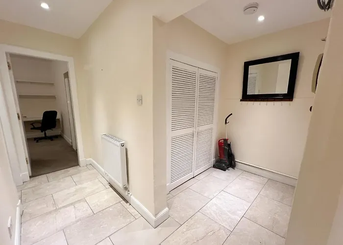 アパート Convenient 2br Basement Flat In Leith エディンバラ
