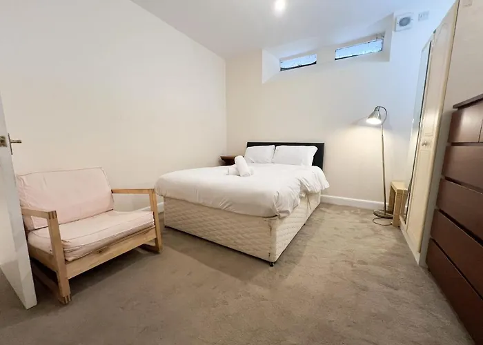 Convenient 2br Basement Flat In Leith アパート エディンバラ