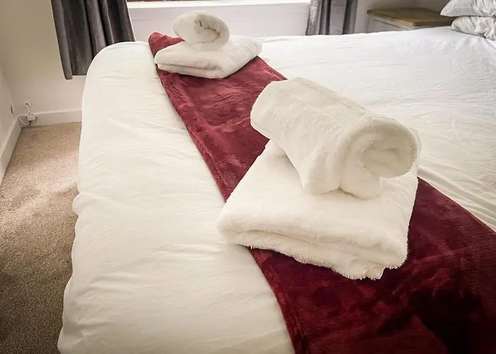 Spacious, And Newly Decorated Apartment *