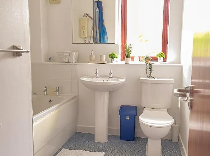 Spacious, And Newly Decorated Apartment Edinburgh