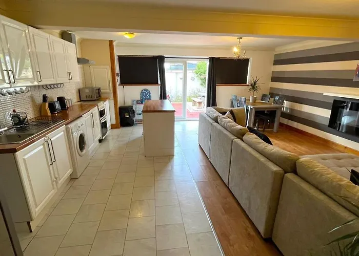 Elegant 2 Bedroom Chalet Edinburgh
