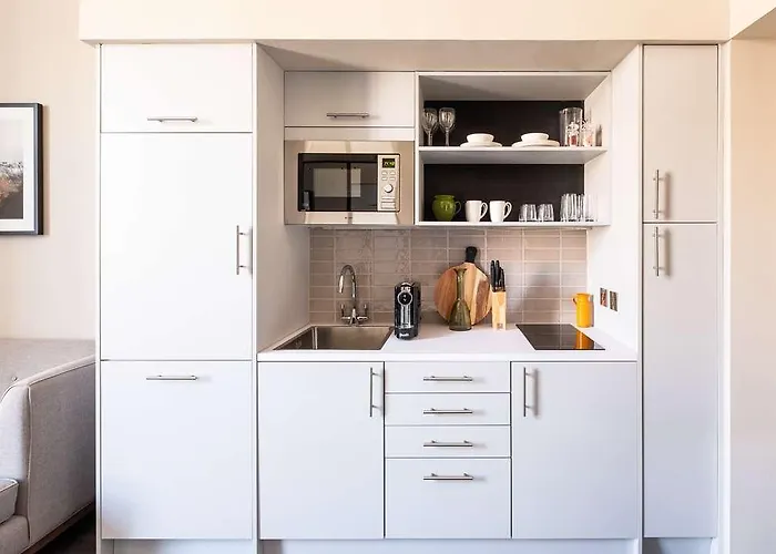 Heeton Concept Queen Street 4*