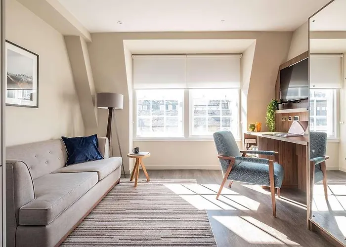 Heeton Concept Queen Street 4*