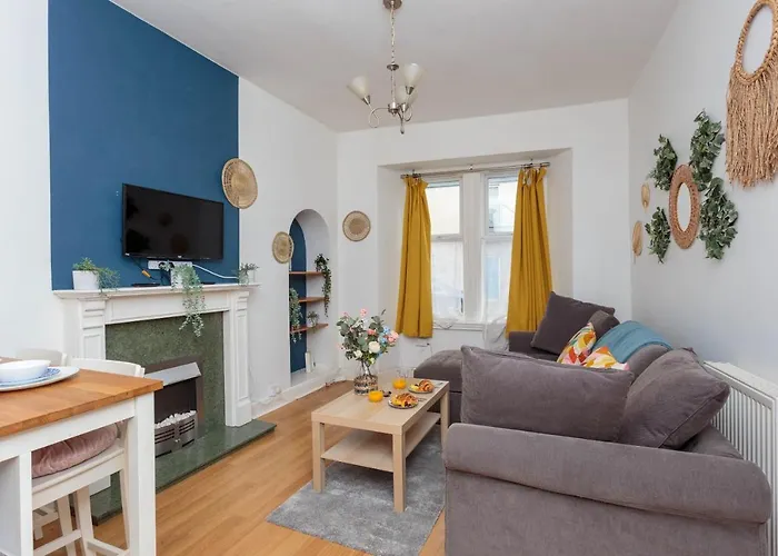 Warm 1bed Flat Leith Walk * エディンバラ