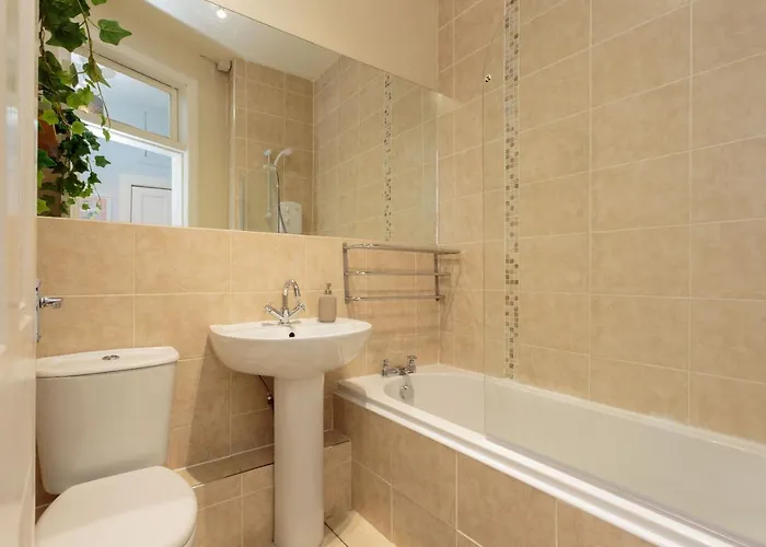Warm 1bed Flat Leith Walk アパート エディンバラ
