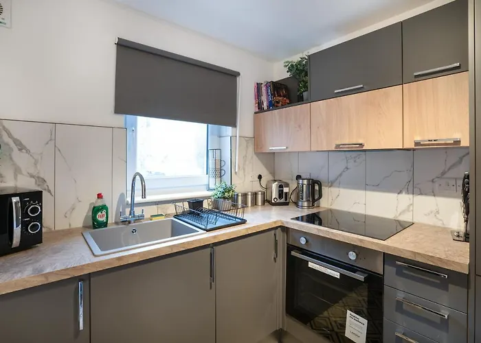 Modern 2bed Apartment-free Parking شقة