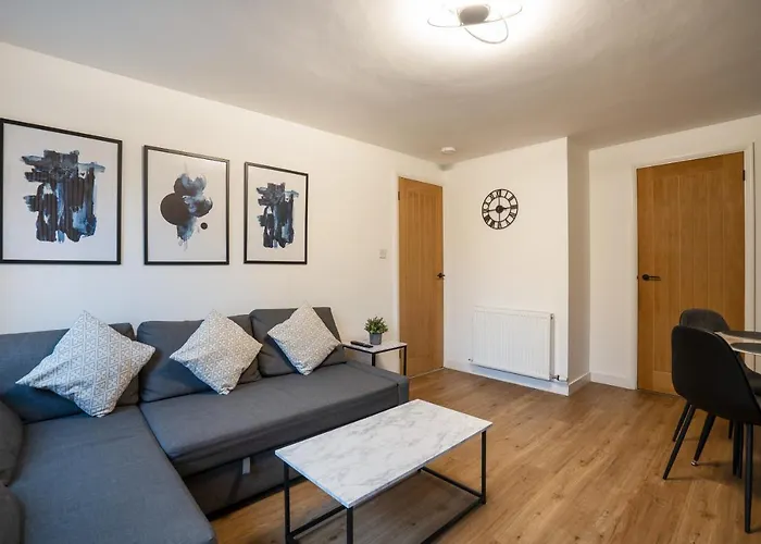 Modern 2bed Apartment-free Parking