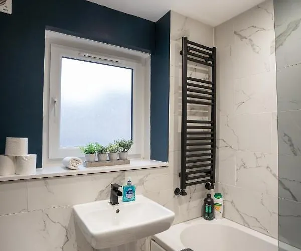 شقة Modern 2bed Apartment-free Parking