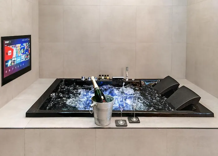 Sovo - Luxury Romantic Westend With Jacuzzi Bath
