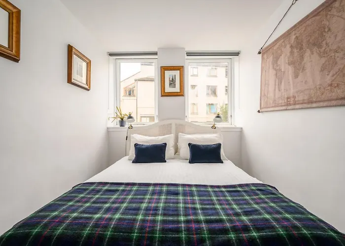 The Riverside Hideaway By Calton Living * Edinburgh