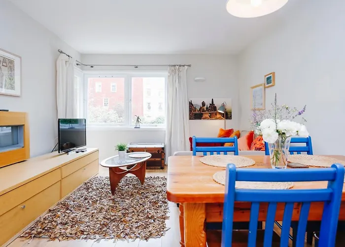 2-bedroom Old Town Apartment *