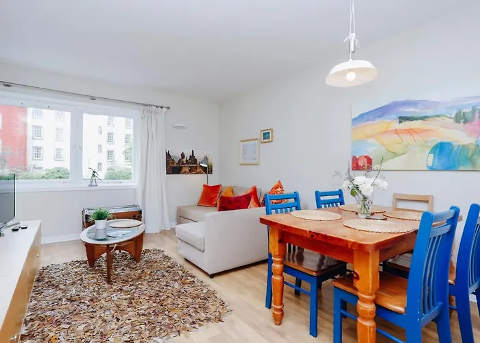 2-bedroom Old Town Apartment Edinburgh
