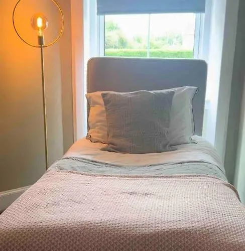 Large 2 Bedroom, Ground Floor Flat, Close To *