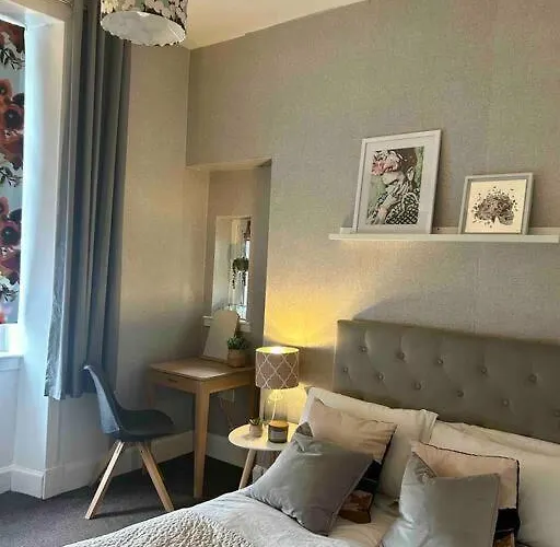 Large 2 Bedroom, Ground Floor Flat, Close To *