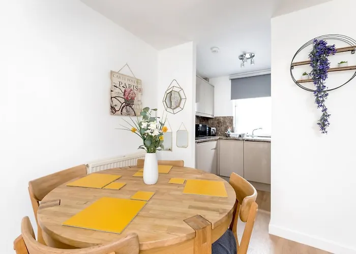 Cosy 1 Bedroom In The West End 아파트